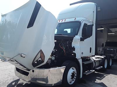 Used 2019 Freightliner Cascadia Day Cab 6x4, Semi Truck for sale #873620 - photo 1