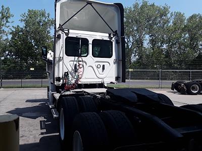 Used 2019 Freightliner Cascadia Day Cab 6x4, Semi Truck for sale #873620 - photo 2