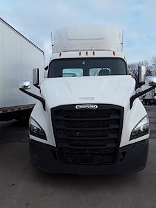 Used 2019 Freightliner Cascadia Day Cab 6x4, Semi Truck for sale #894579 - photo 1