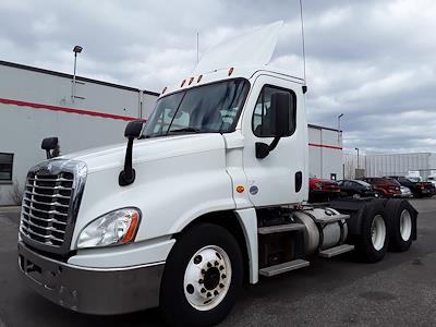Used 2016 Freightliner Cascadia Day Cab 6x4, Semi Truck for sale #381783 - photo 1