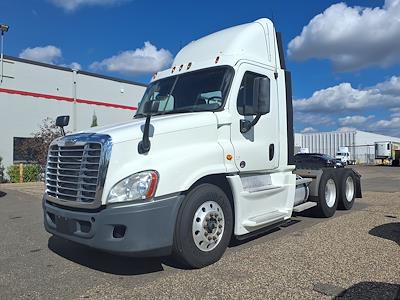 Used 2015 Freightliner Cascadia Day Cab 6x4, Semi Truck for sale #564085 - photo 1