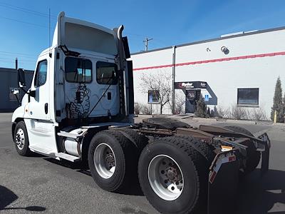 Used 2015 Freightliner Cascadia Day Cab 6x4, Semi Truck for sale #564087 - photo 2