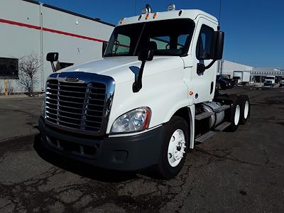 Used 2015 Freightliner Cascadia 6x4, Semi Truck for sale #578644 - photo 1
