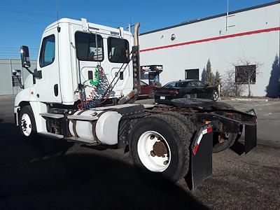 Used 2016 Freightliner Cascadia Day Cab 4x2, Semi Truck for sale #650119 - photo 2