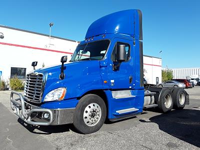 Used 2017 Freightliner Cascadia Day Cab 6x4, Semi Truck for sale #674960 - photo 1