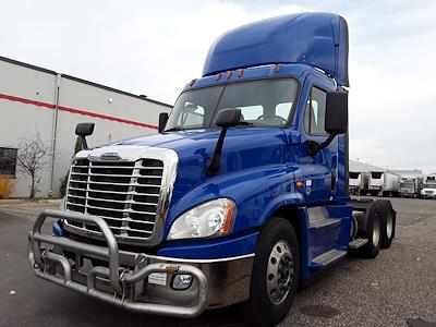 Used 2017 Freightliner Cascadia Day Cab 6x4, Semi Truck for sale #674962 - photo 1
