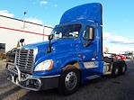 Used 2017 Freightliner Cascadia Day Cab 6x4, Semi Truck for sale #674963 - photo 1