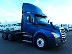 Used 2018 Freightliner Cascadia Day Cab 6x4, Semi Truck for sale #752930 - photo 4