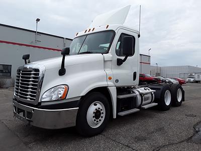 Used 2018 Freightliner Cascadia Day Cab 6x4, Semi Truck for sale #774931 - photo 1