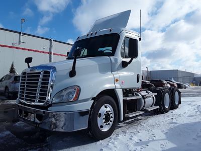 Used 2018 Freightliner Cascadia Day Cab 6x4, Semi Truck for sale #775701 - photo 1