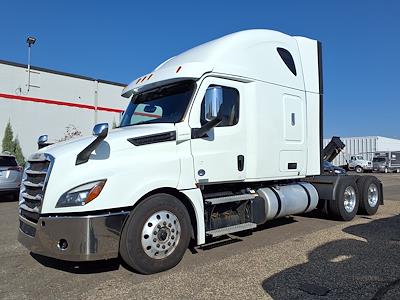 Used 2019 Freightliner Cascadia Sleeper Cab 6x4, Semi Truck for sale #868976 - photo 1