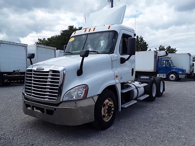 Used 2015 Freightliner Cascadia Day Cab 6x4, Semi Truck for sale #379868 - photo 1