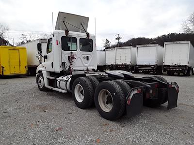 Used 2016 Freightliner Cascadia Day Cab 6x4, Semi Truck for sale #399952 - photo 2