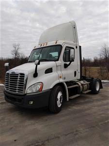 Used 2013 Freightliner Cascadia Day Cab 4x2, Semi Truck for sale #494716 - photo 1