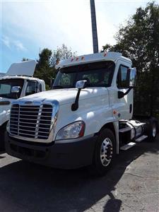 Used 2014 Freightliner Cascadia Day Cab 4x2, Semi Truck for sale #533426 - photo 1