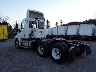 Used 2016 Freightliner Cascadia Day Cab 6x4, Semi Truck for sale #651656 - photo 2