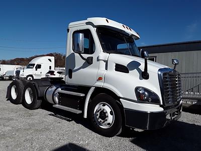 Used 2017 Freightliner Cascadia Day Cab 6x4, Semi Truck for sale #666346 - photo 1