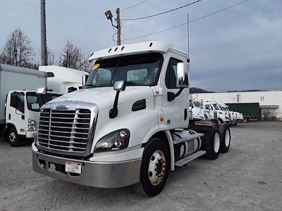 Used 2017 Freightliner Cascadia Day Cab 6x4, Semi Truck for sale #666347 - photo 1