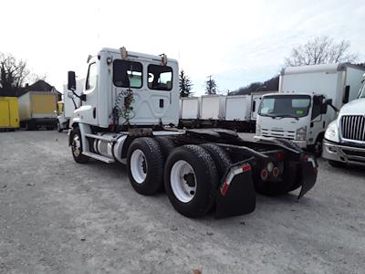 Used 2017 Freightliner Cascadia Day Cab 6x4, Semi Truck for sale #666347 - photo 2