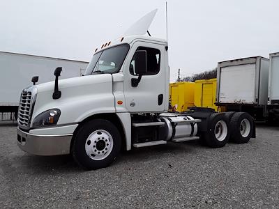 Used 2017 Freightliner Cascadia Day Cab 6x4, Semi Truck for sale #668238 - photo 1