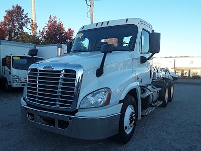 Used 2017 Freightliner Cascadia Day Cab 6x4, Semi Truck for sale #670751 - photo 1