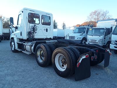 Used 2017 Freightliner Cascadia Day Cab 6x4, Semi Truck for sale #670751 - photo 2