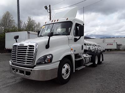 Used 2017 Freightliner Cascadia Day Cab 6x4, Semi Truck for sale #678783 - photo 1