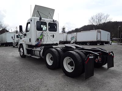 Used 2017 Freightliner Cascadia Day Cab 6x4, Semi Truck for sale #678783 - photo 2