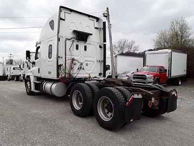 Used 2017 Freightliner Cascadia Sleeper Cab 6x4, Semi Truck for sale #679430 - photo 2