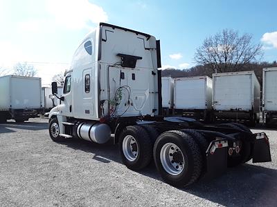 Used 2017 Freightliner Cascadia Sleeper Cab 6x4, Semi Truck for sale #679432 - photo 2