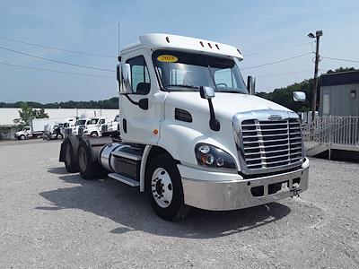 Used 2018 Freightliner Cascadia Day Cab 6x4, Semi Truck for sale #683739 - photo 1