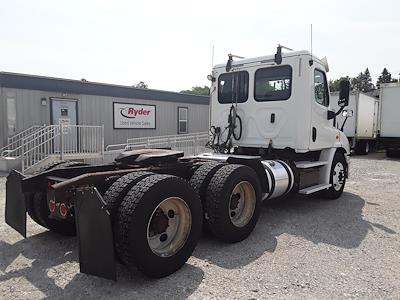 Used 2018 Freightliner Cascadia Day Cab 6x4, Semi Truck for sale #683739 - photo 2