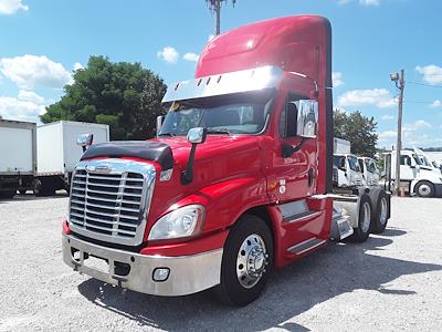 Used 2018 Freightliner Cascadia Day Cab 6x4, Semi Truck for sale #752238 - photo 1