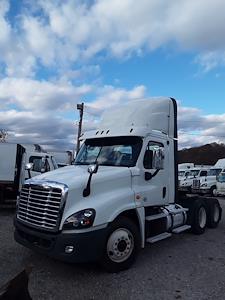 Used 2018 Freightliner Cascadia Day Cab 6x4, Semi Truck for sale #754358 - photo 1