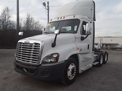 Used 2018 Freightliner Cascadia Day Cab 6x4, Semi Truck for sale #772933 - photo 1