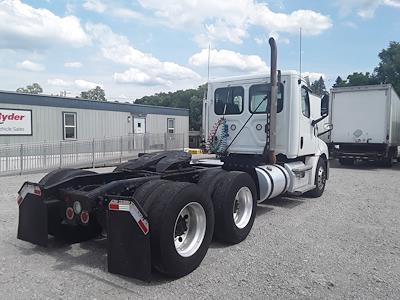 Used 2019 Freightliner Cascadia Day Cab 6x4, Semi Truck for sale #820227 - photo 2