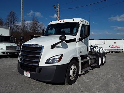 Used 2019 Freightliner Cascadia Day Cab 6x4, Semi Truck for sale #827748 - photo 1