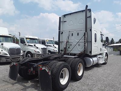 Used 2019 Freightliner Cascadia Sleeper Cab 6x4, Semi Truck for sale #873613 - photo 2