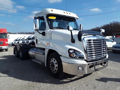 Used 2020 Freightliner Cascadia Day Cab 6x4, Semi Truck for sale #880395 - photo 1