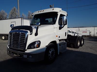 Used 2020 Freightliner Cascadia Day Cab 6x4, Semi Truck for sale #880396 - photo 1