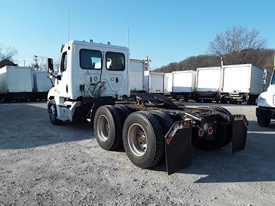 Used 2020 Freightliner Cascadia Day Cab 6x4, Semi Truck for sale #880396 - photo 2