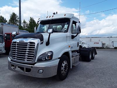 Used 2020 Freightliner Cascadia Day Cab 6x4, Semi Truck for sale #880397 - photo 1