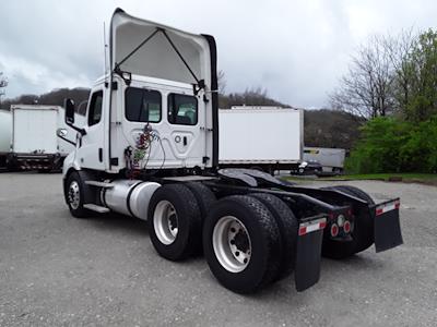 Used 2019 Freightliner Cascadia Day Cab 6x4, Semi Truck for sale #894790 - photo 2