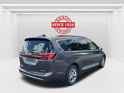 Used 2022 Chrysler Pacifica Limited FWD, Minivan for sale #RP1732 - photo 2