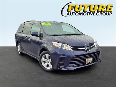 Used 2018 Toyota Sienna LE 4x2, Minivan for sale #F107339A - photo 1