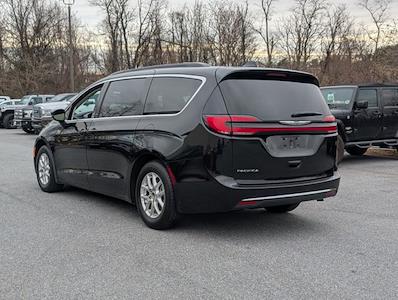 Used 2022 Chrysler Pacifica Touring L FWD, Minivan for sale #BJ1208 - photo 2