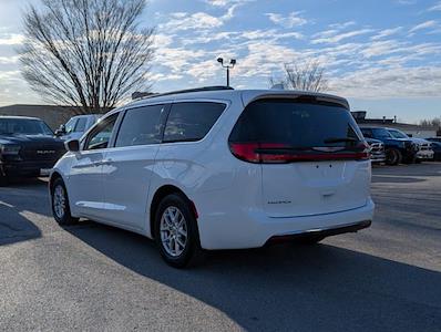 Used 2022 Chrysler Pacifica Touring L FWD, Minivan for sale #BJ1215 - photo 2