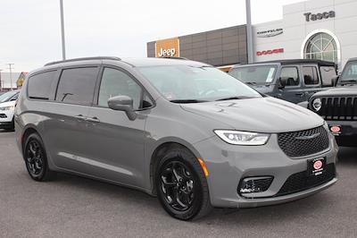 Used 2021 Chrysler Pacifica Limited FWD, Minivan for sale #MR569227 - photo 1