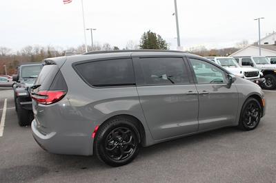 Used 2021 Chrysler Pacifica Limited FWD, Minivan for sale #MR569227 - photo 2