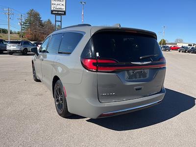 Used 2022 Chrysler Pacifica Touring L FWD, Minivan for sale #S08343 - photo 2